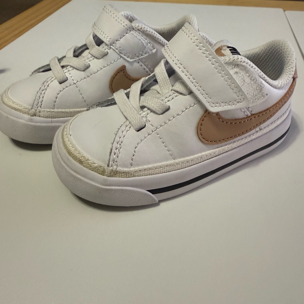 Size 6c toddler Nike Court